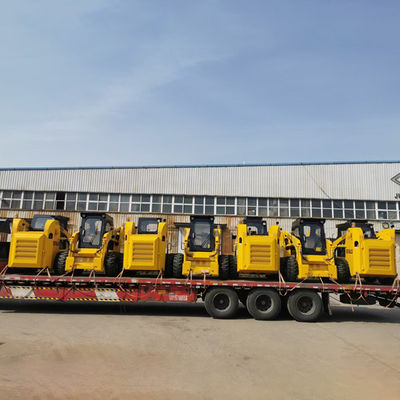 Máy xúc lật 4WD Kubota Màu vàng với tệp đính kèm đa chức năng