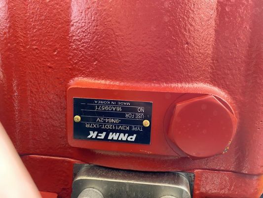 Máy xúc bánh xích thủy lực 23T Tối đa 9-11m. Digging Radius 11-13rpm Tốc độ xoay tương tự như CAT
